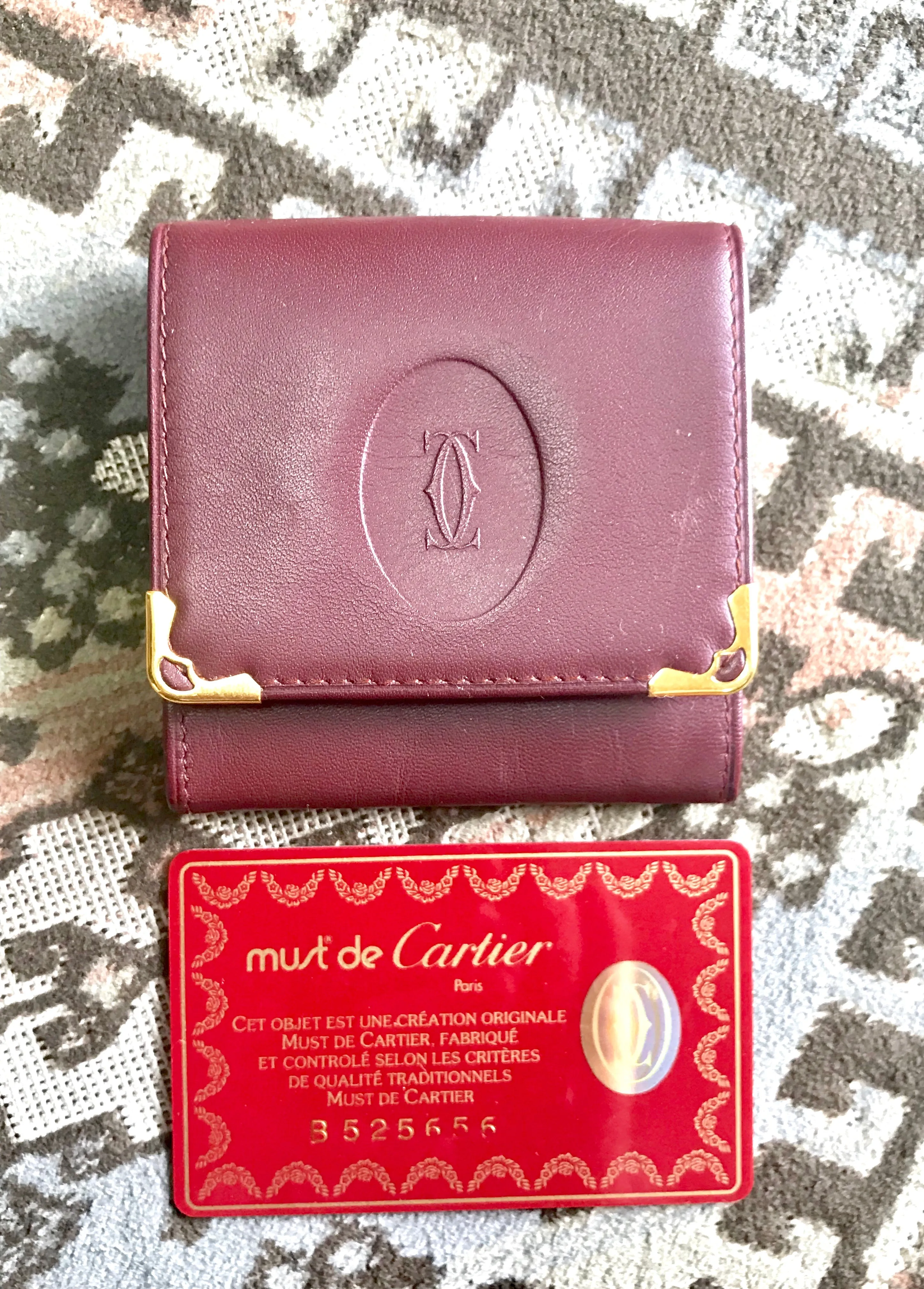 Vintage Cartier genuine wine leather square coin case with gold tone frames. must de Cartier. Unisex use. 060905r5