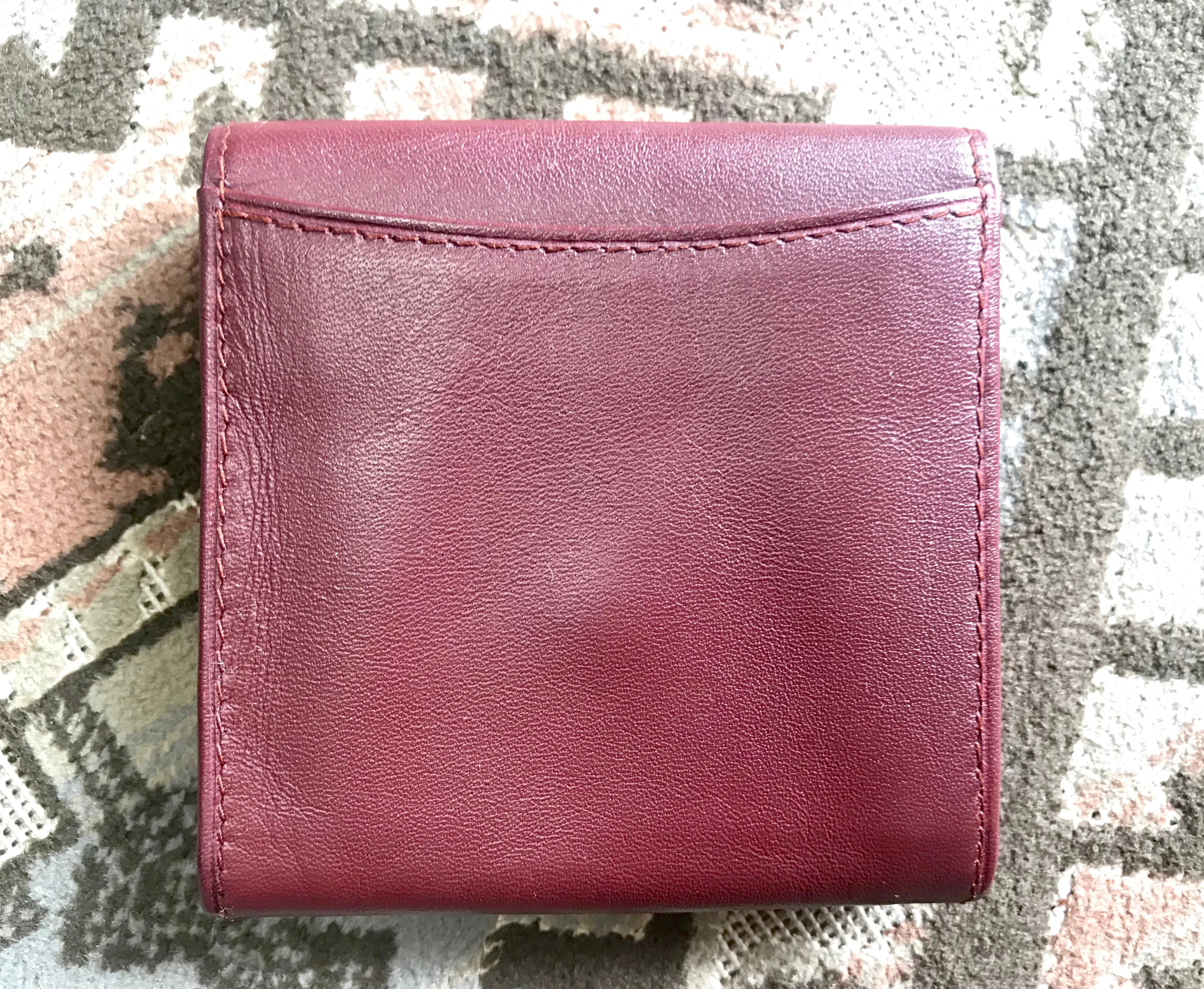 Vintage Cartier genuine wine leather square coin case with gold tone frames. must de Cartier. Unisex use. 060905r5