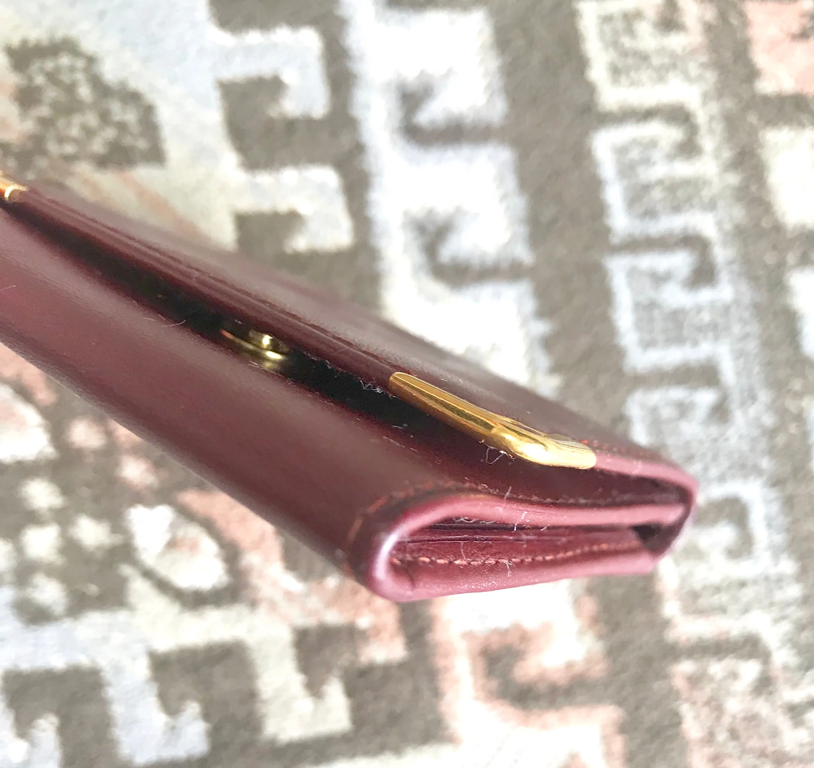 Vintage Cartier genuine wine leather square coin case with gold tone frames. must de Cartier. Unisex use. 060905r5