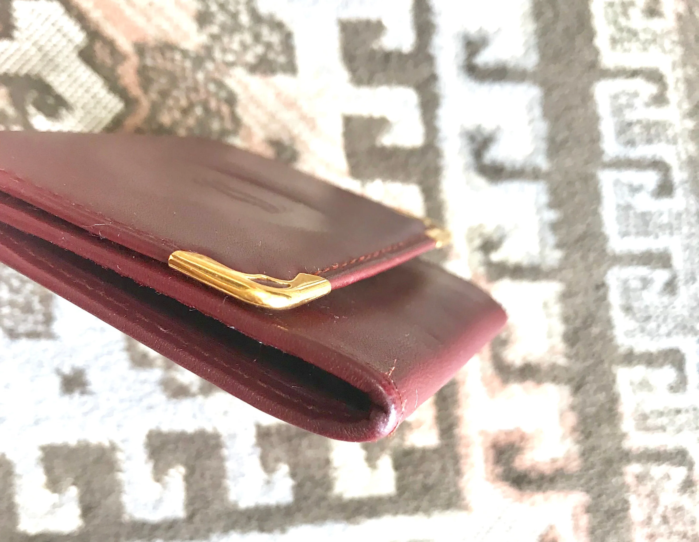 Vintage Cartier genuine wine leather square coin case with gold tone frames. must de Cartier. Unisex use. 060905r5