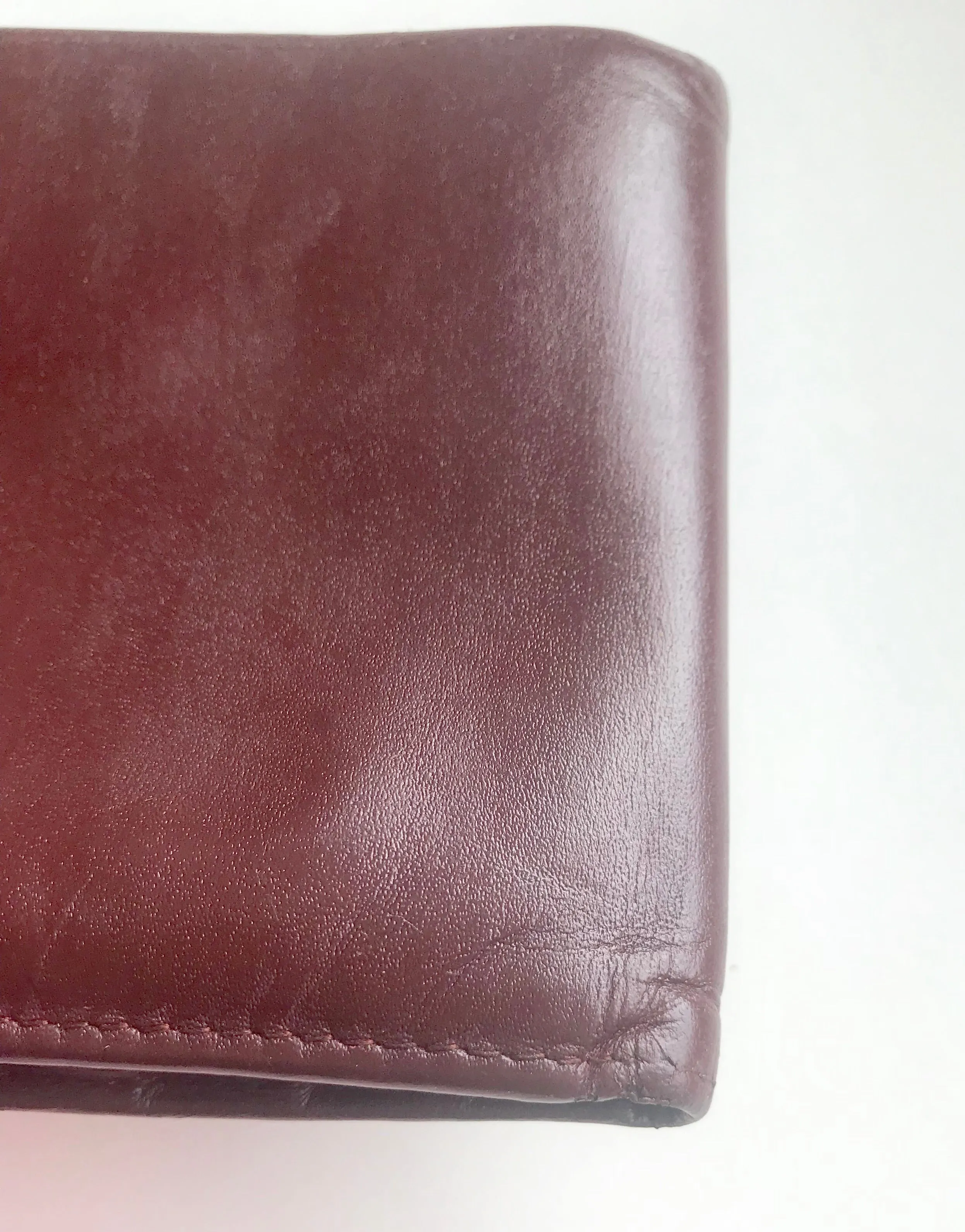 Vintage Cartier, must de Cartier wine leather square wallet with gold tone frames. Unisex use.