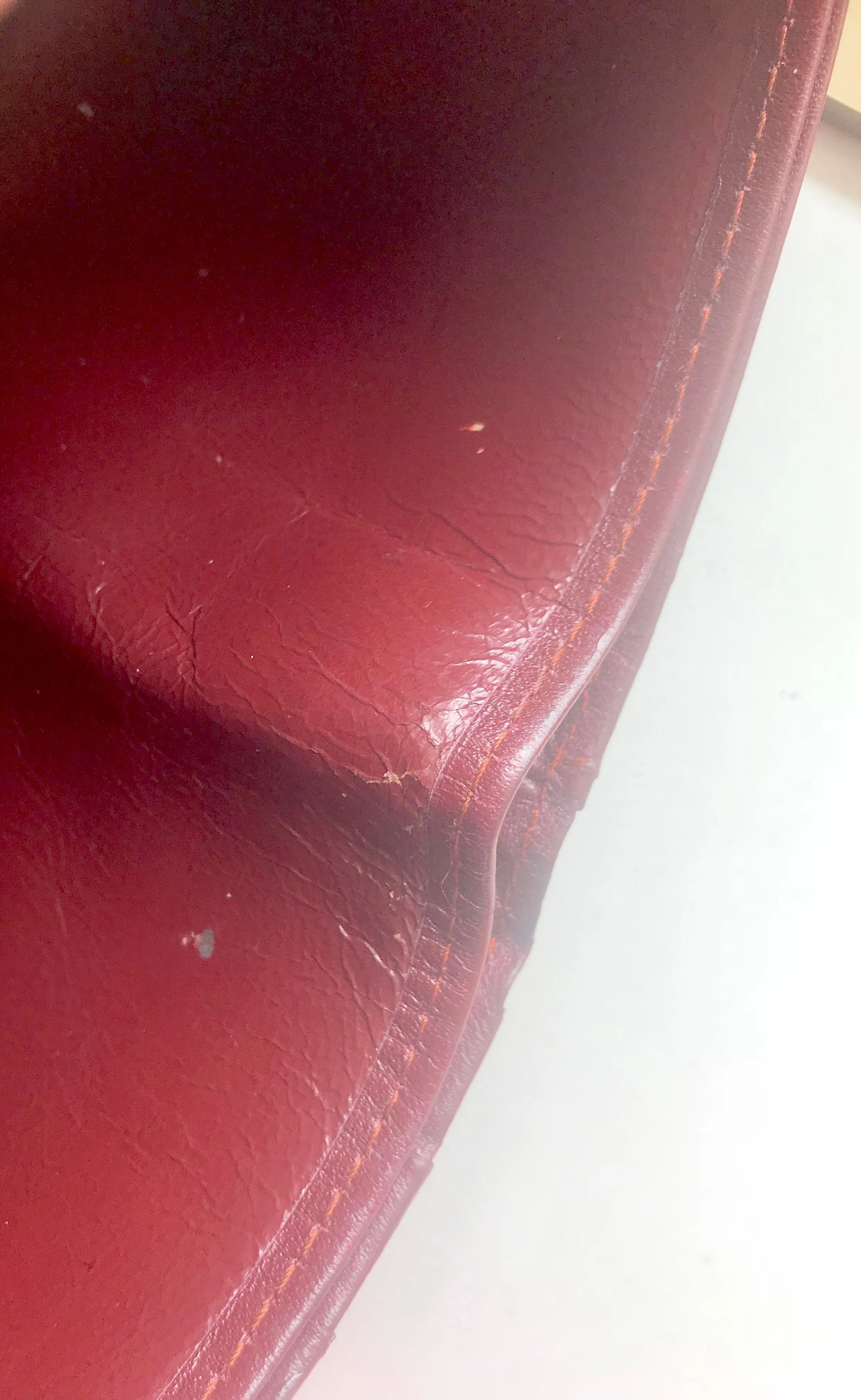 Vintage Cartier, must de Cartier wine leather square wallet with gold tone frames. Unisex use.