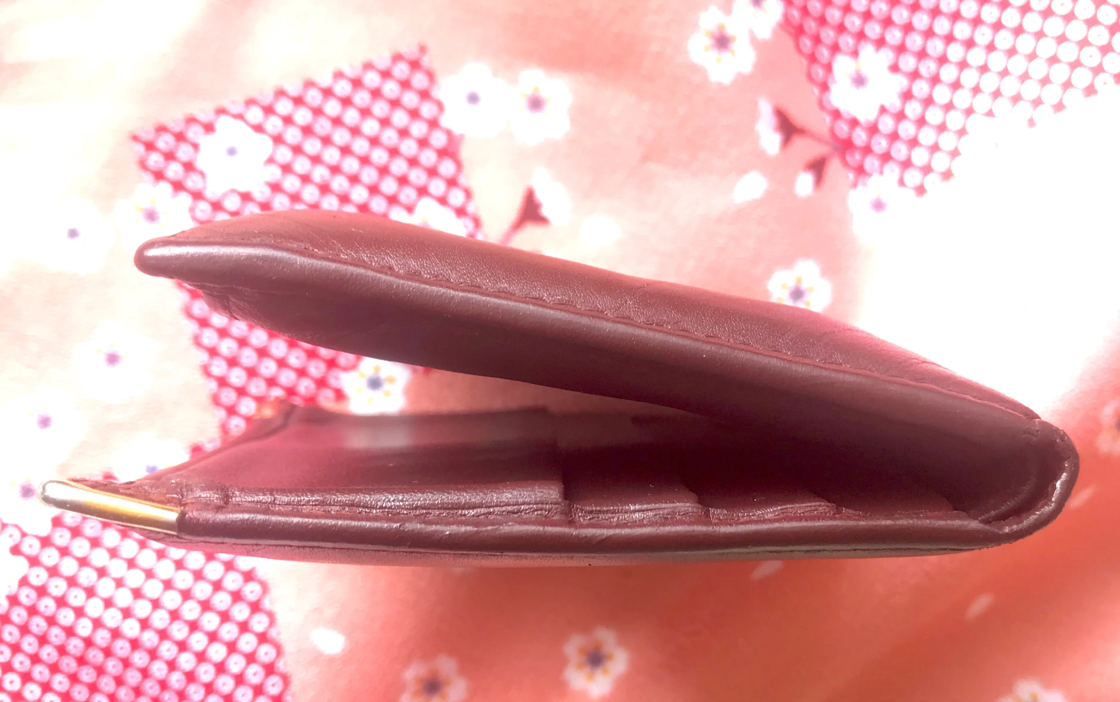 Vintage Cartier, must de Cartier wine leather square wallet with gold tone frames. Unisex use.