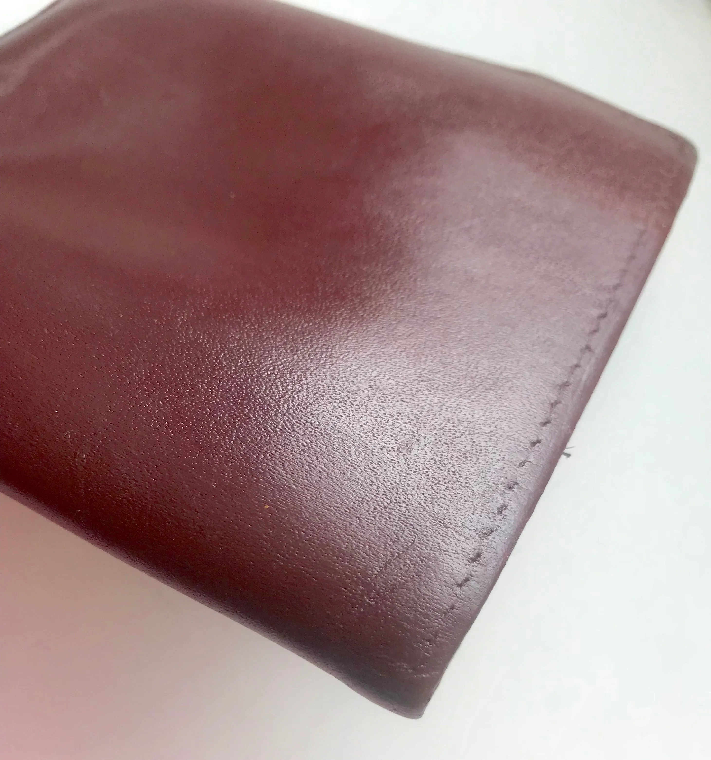Vintage Cartier, must de Cartier wine leather square wallet with gold tone frames. Unisex use.