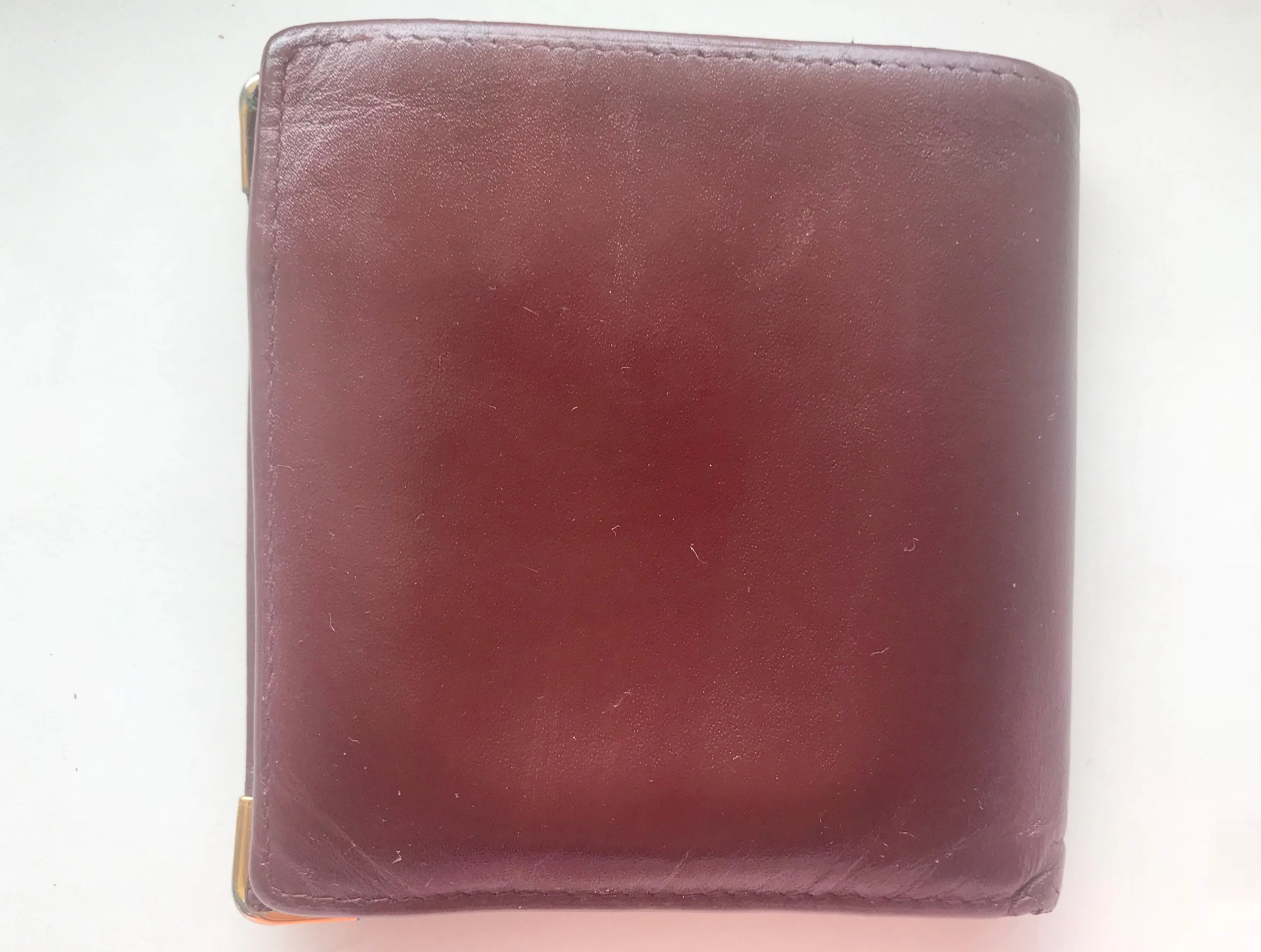 Vintage Cartier, must de Cartier wine leather square wallet with gold tone frames. Unisex use.